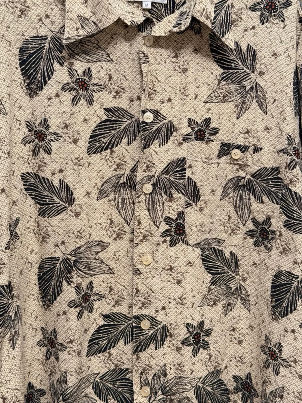 Chereskin 100% Silk Batik Tropical Print Camp Shirt Tan Black Relaxed Fit Size M - Picture 3 of 5
